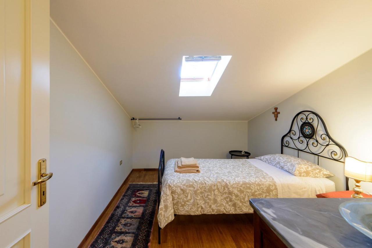 グッビオ La Casa Di Claudiaヴィラ エクステリア 写真